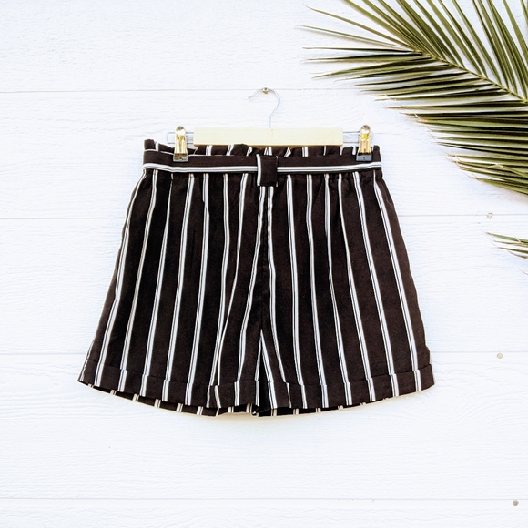 NWT Peyton Bre Sash Shorts- Striped with pockets - Picture 2 of 9